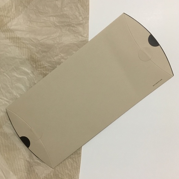 Burberry Scarf Gift Box with Tissue - Picture 2 of 5